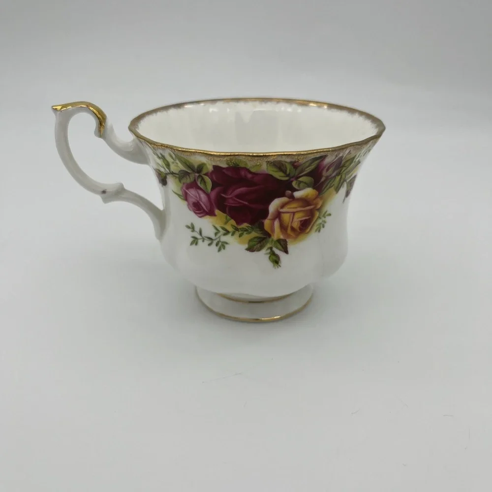 Vintage Royal Albert Old Country Roses Teacup &‎ Saucer Set - Bone China